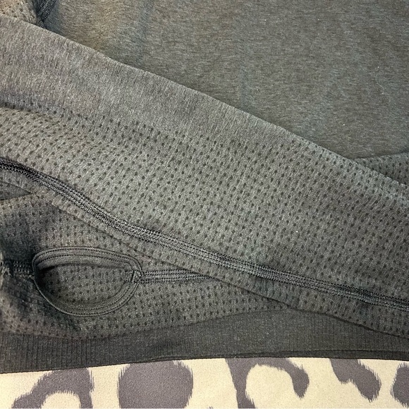 Gymshark Vital Crop Top – Dark Gray, Size S - Picture 9 of 10